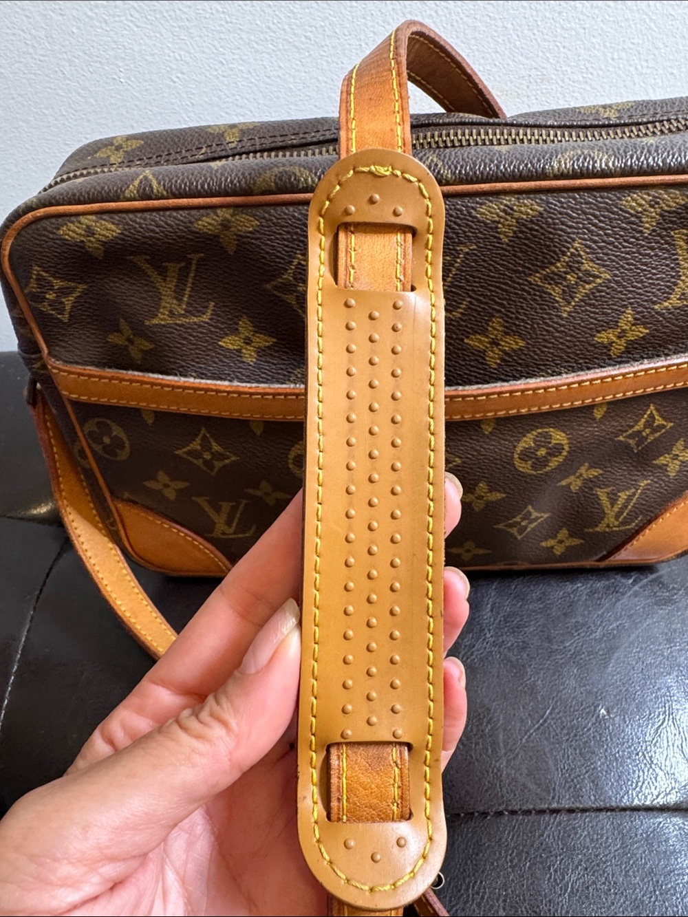 LOUIS VUITTON Trocadero Monogram Messenger Bag with proof of authenticity - Picture 8 of 16